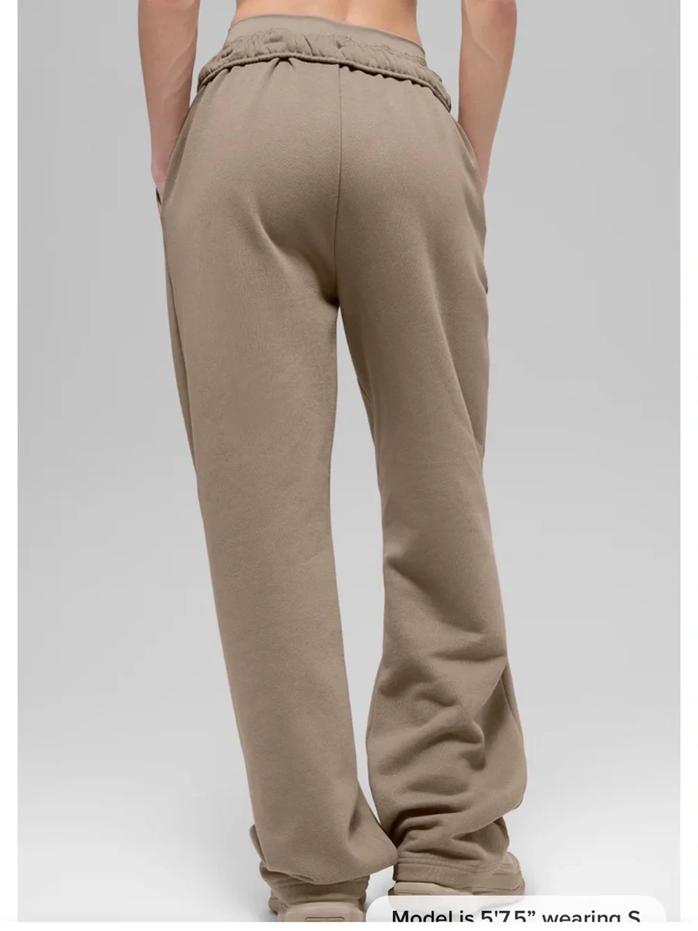 Alo yoga Accolade Straight Leg Sweatpant nwt size medium - Picture 2 of 3